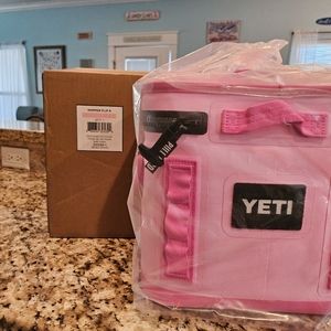 BNWT IN BOX- YETI HOPPER FLIP 8 IN LIMITED SHADE "POWER PINK"